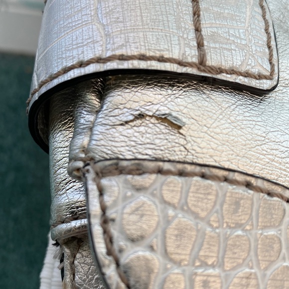 Guess Metallic Silver Shoulder Bag and Pouch Set - Picture 17 of 17